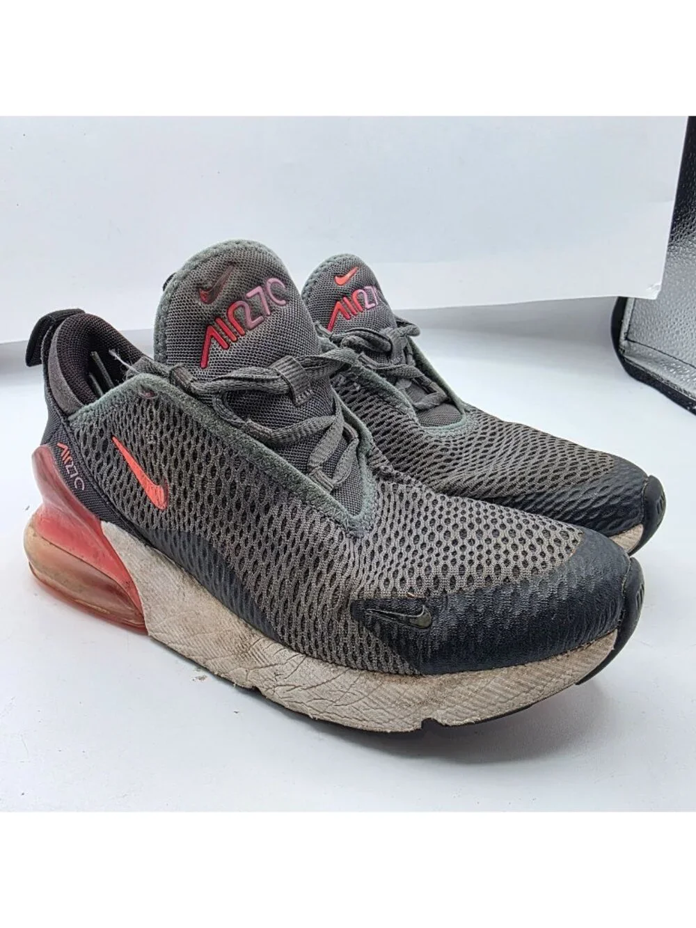 Nike Air Max 270 Girls Size 1 Smoke Gray Hyper Pink Sneakers Athletic AO2372-031